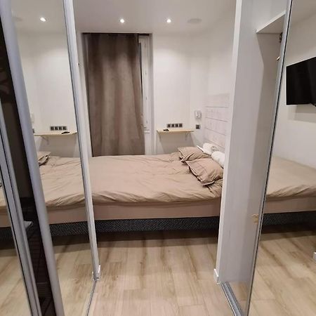 Suresnes : 2 Pieces Cosy Apartment Bagian luar foto