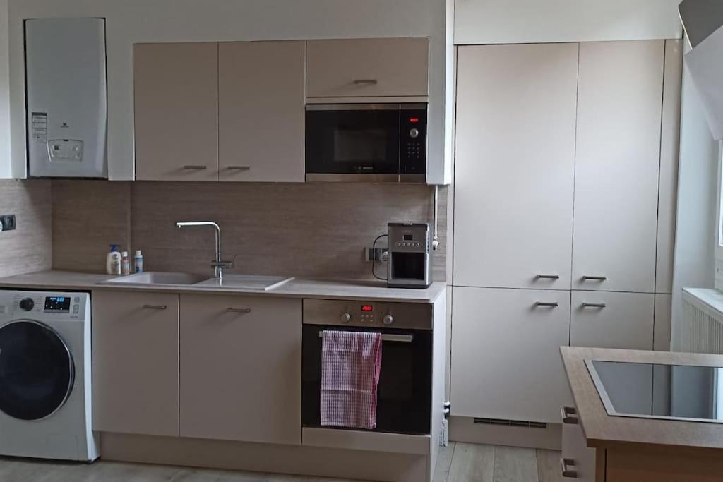 Suresnes : 2 Pieces Cosy Apartment Bagian luar foto