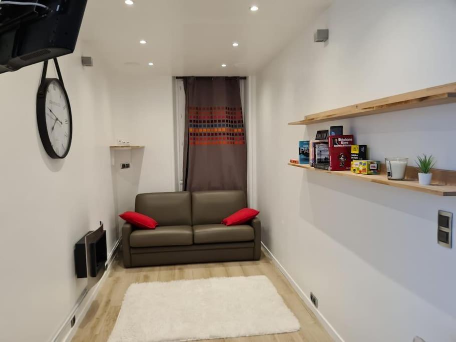 Suresnes : 2 Pieces Cosy Apartment Bagian luar foto